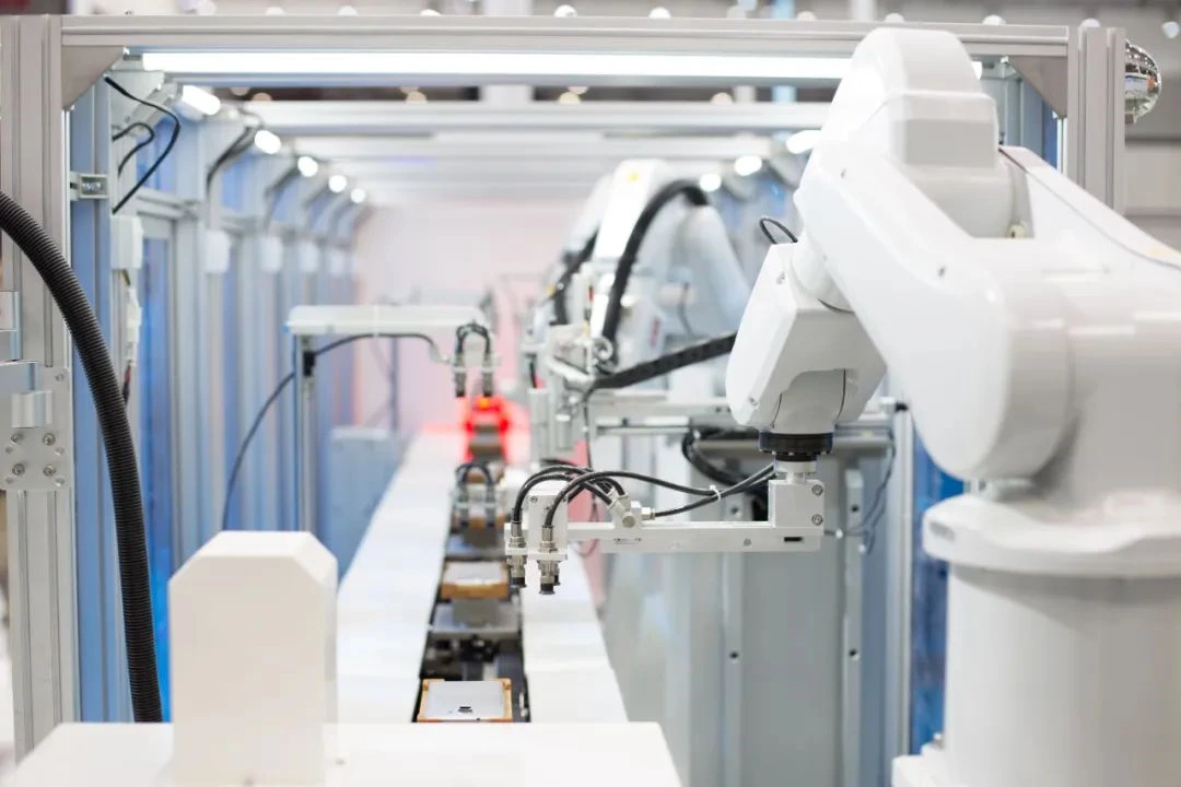 Conectividad: Un mundo robótico más compacto y eficiente
