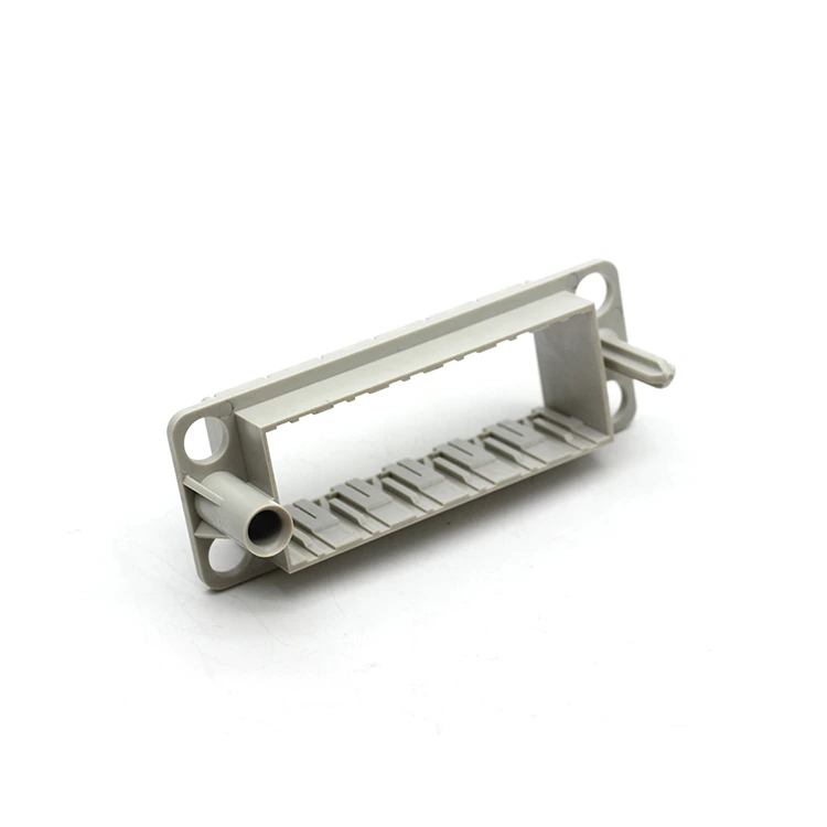 Inserto conector para marcos con bisagras