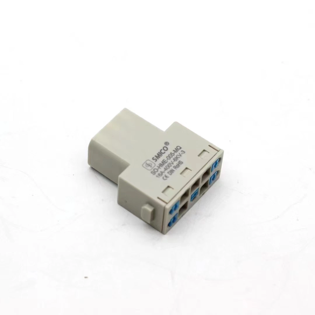 Conector rectangular para conexiones internas de paquetes de chips